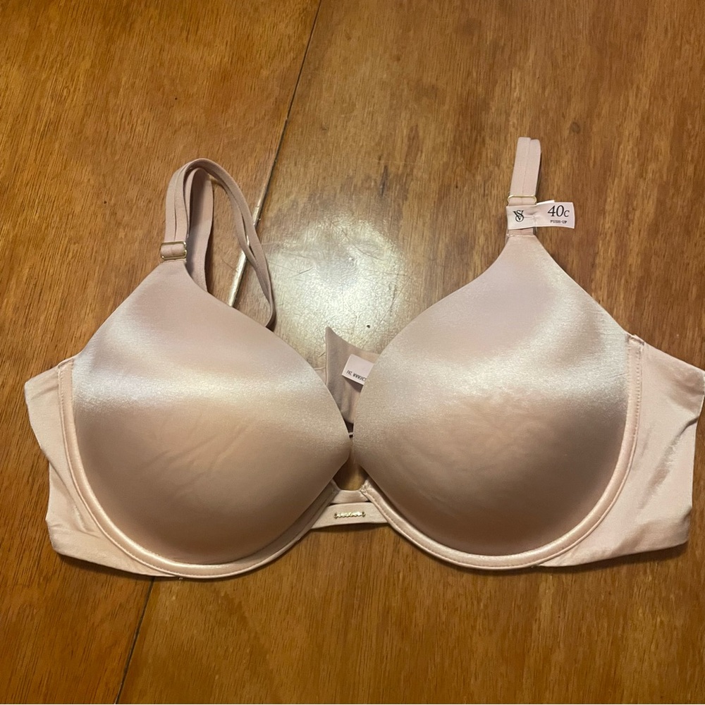 Victoria's Secret Cream Very Sexy Push-Up Bra Size 40C Rhinsetone Accent